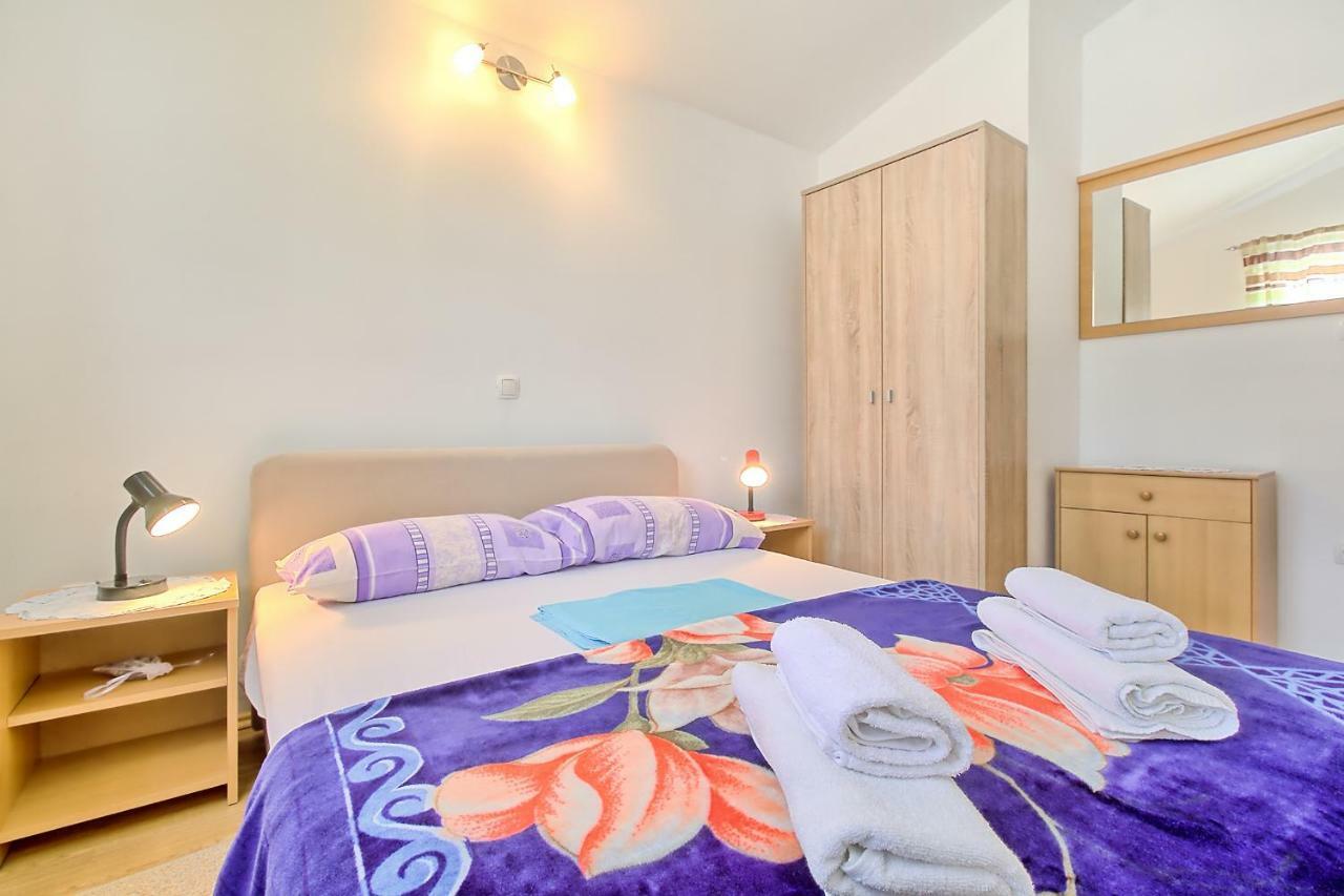 Apartman Lara *