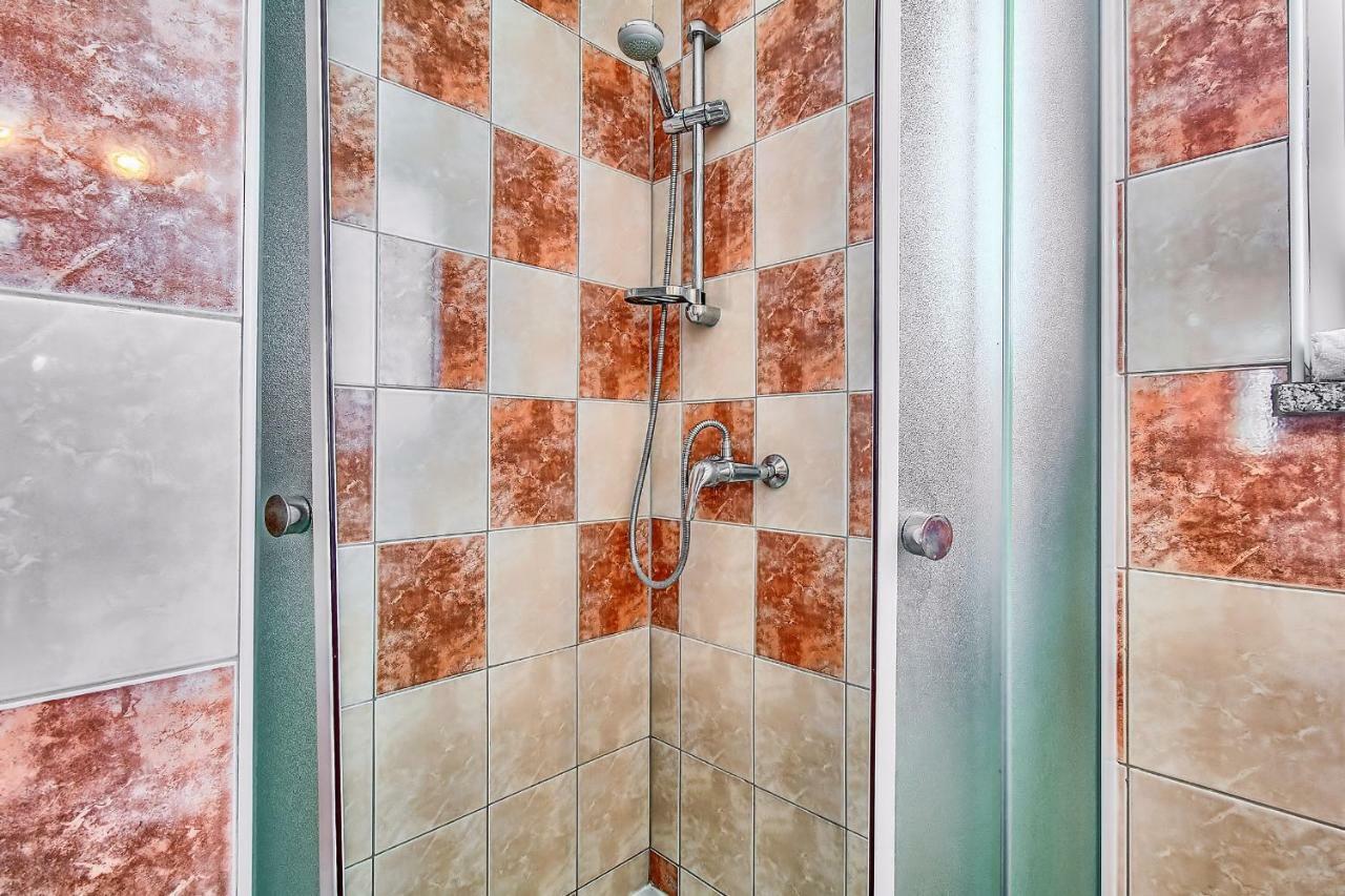 Apartman Lara *